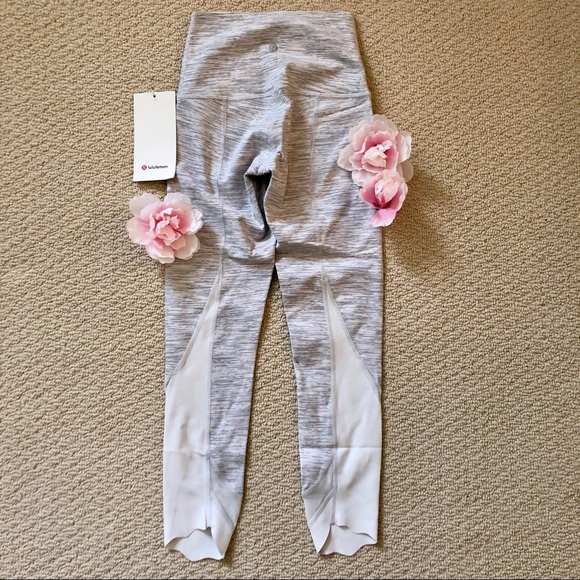 ❌SOLD❌ NWT Lululemon Wunder Under Crop HR Scallop - Picture 4 of 8